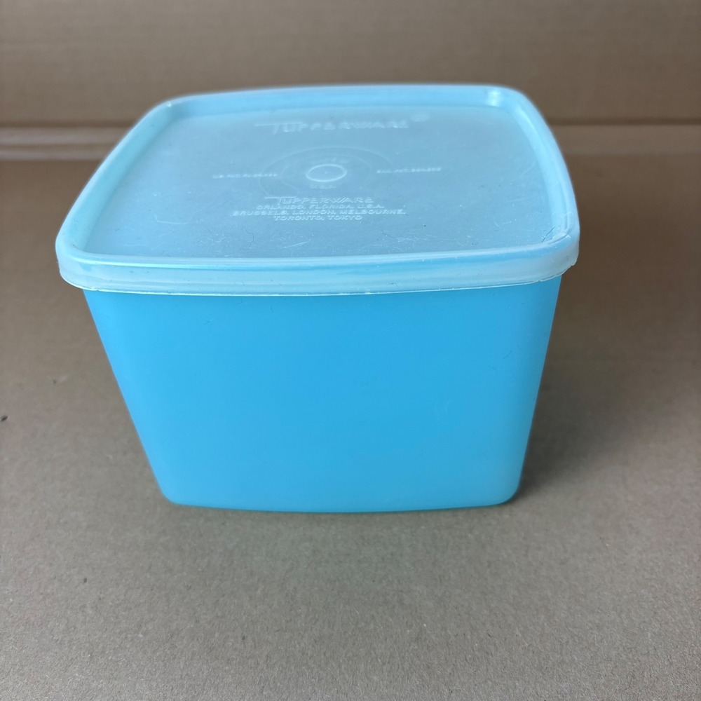 Tupperware Seal 310 7 Light‎ Blue Square Food Storage Container with Lid Vintage